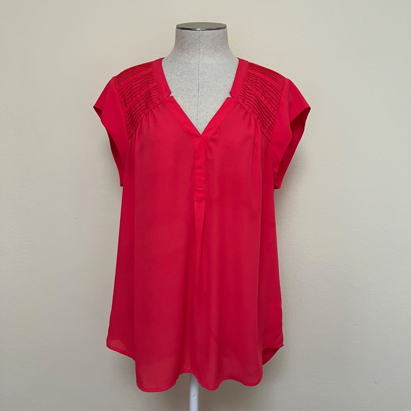 DANIEL RAINN Split Neck Cap Sleeve Split Tunic Si… - image 1