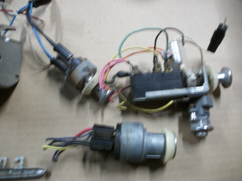 1949-52 Plymouth Cambridge encendido, luz, interruptor limpiaparabrisas y más. Foto 4 de 4