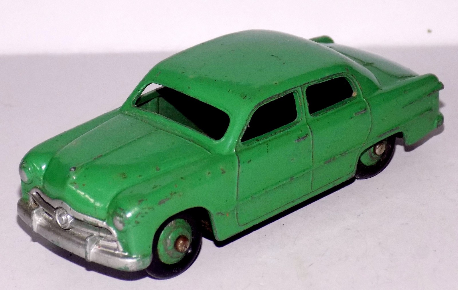 Dinky 139, Ford Cortina - Free Price Guide & Review