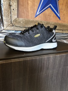 mens keen slip resistant shoes