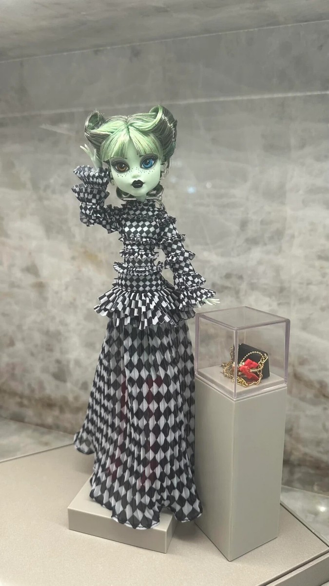 Off-White c/o Monster High Harmonie Ghoul Glamour Fashion Doll