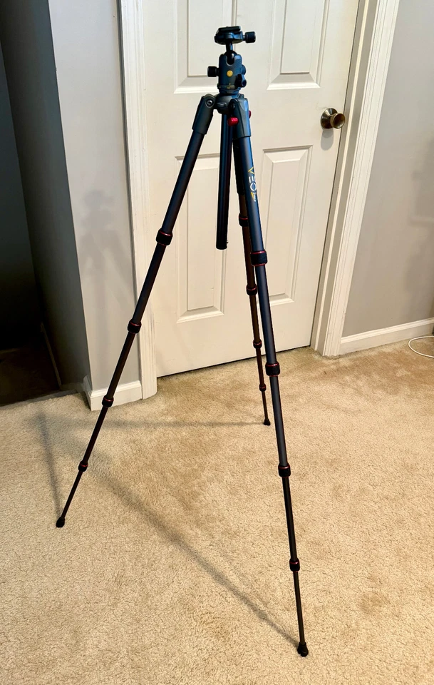 Vanguard VEO 235AB Aluminum Travel Tripod w/ TBH-50 Ball Head - Image 4 of 4