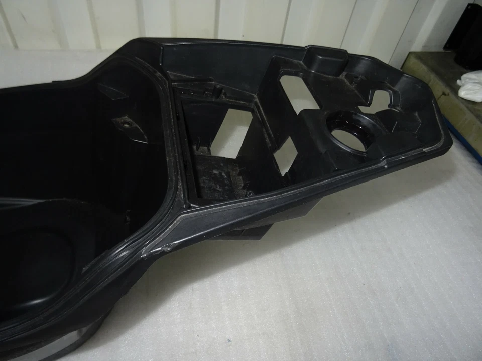 A1. Compartimento de almacenamiento para casco Peugeot Speedfight 3 LC RS Foto 3 de 4