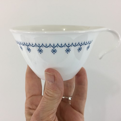 Corelle Coffee Tea Cups CorningWare Blue Snowflake Set of 4 Hook Handle Vintage - Picture 10 of 11