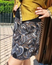 Gonna corta donna, tg M, fantasia color grigia,nera, marr in viscosa ed elastane