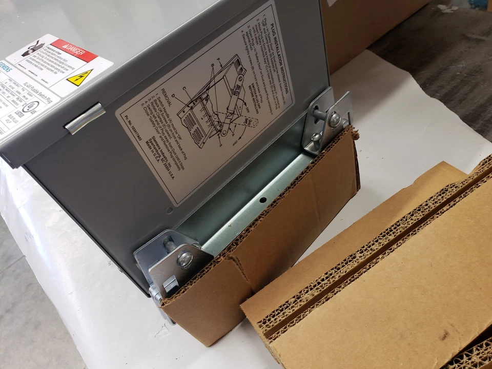 NUEVO Siemens UV461G I-T-E XL-U Sistema Busway Enchufe 4P/30A/600V. NUEVO EN CAJA Foto 4 de 4