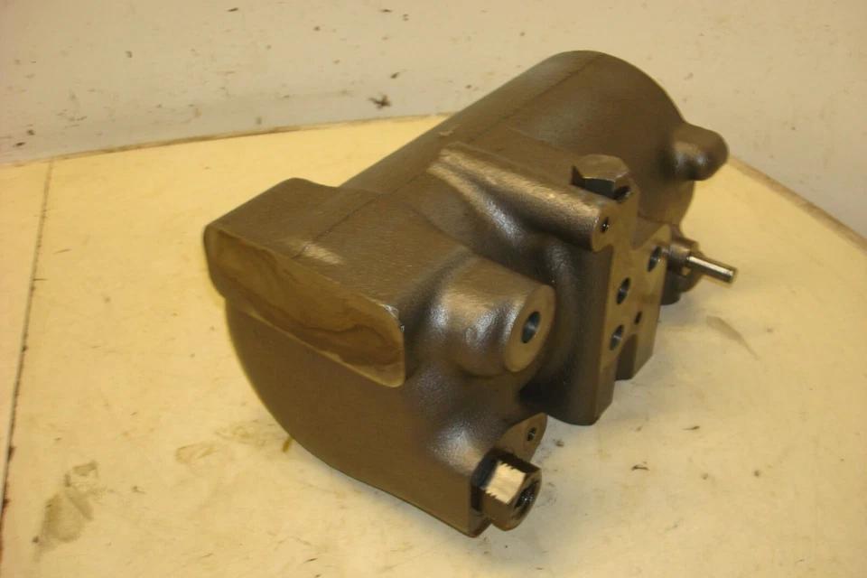 International IH Farmall 806 Diesel Tractor 3pt Lift Cylinder 856 - Image 4 of 4