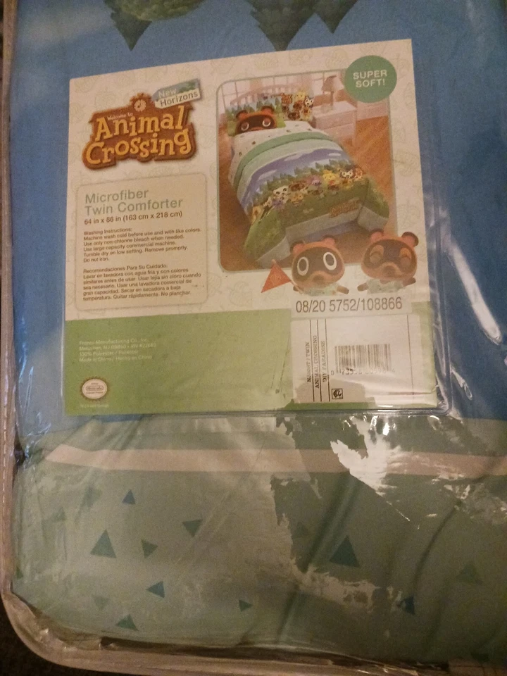 Animal Crossing New Horizons Microfiber Twin Bed Comforter (New) - Image 2 of 2