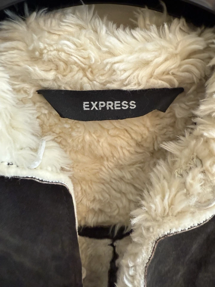 Jaqueta Vintage Express 100% Couro Marrom Camurça e Sherpa Forrada Anos 90 Anos 2000   - Imagem 4 de 4