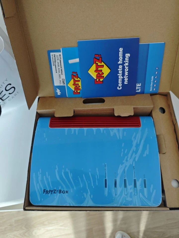 FRITZ!Box 6890 LTE International Edition 4 Porte Gigabit LAN 17533 Mbps Modem - Immagine 2 di 2