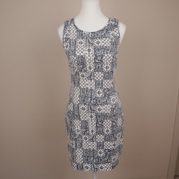 Tigerlily Bodycon Mini Dress Size 10 Grey Tile Print Stretch Fitted Summer