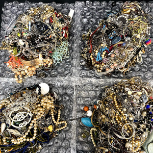20+ Lbs. Arts and Crafts Costume Jewelry. Lot 81