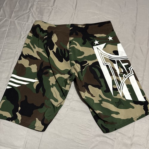 Tapout Woodland Camo Fight Shorts Mens 34 MMA UFC Logo Spellout Board Shorts - Picture 11 of 13