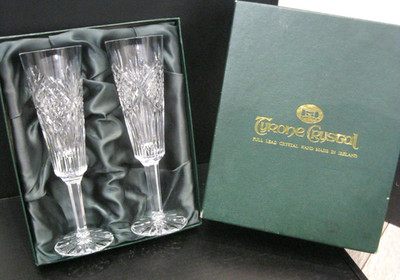 2x Tyrone Crystal Slieve Donard Muster Sektflöten - verpackt, signiert, unbenutzt