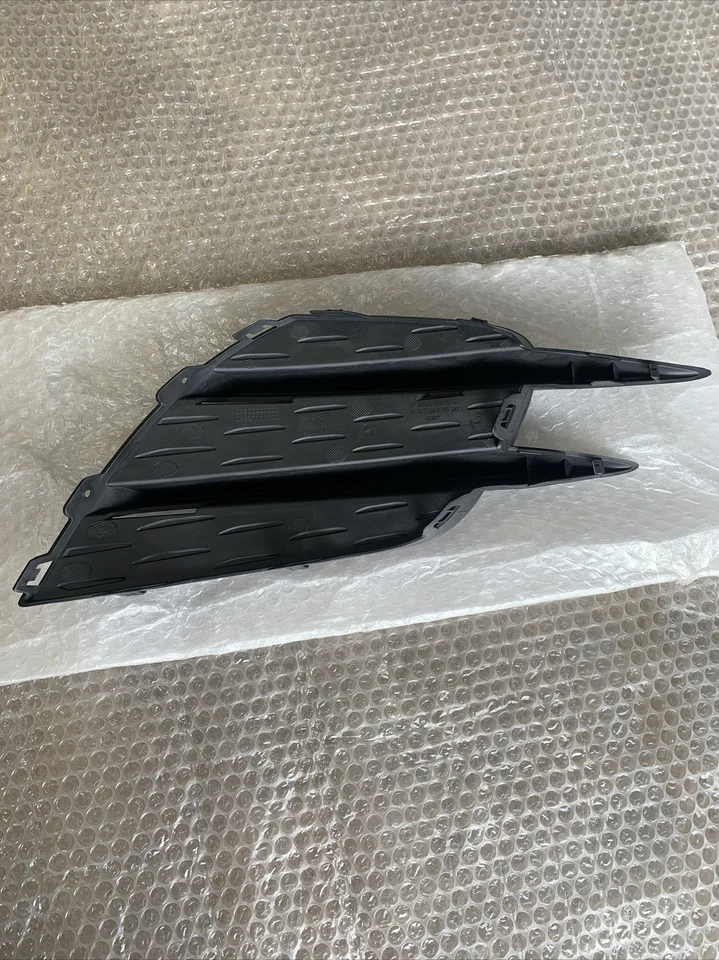 New OEM Front Bumper Outer Grille Left Cover 19-21 Mercedes Benz A1778858300 Foto 4 de 4