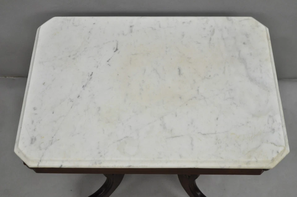 Antigua mesa de centro victoriana Eastlake pequeña con base de pedestal de mármol con cajón Foto 4 de 4