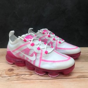 white pink vapormax
