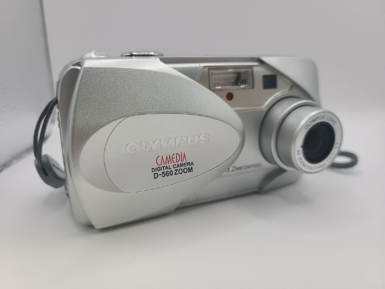 Olympus CAMEDIA D560 3.2MP Digital Camera Silver Tested W/ BOX