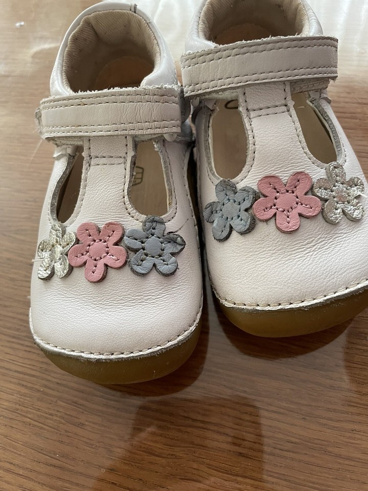 Baby Girls Tiny Beat Infant Girls White TBar Shoe Floral 4F By Clark’s eBay