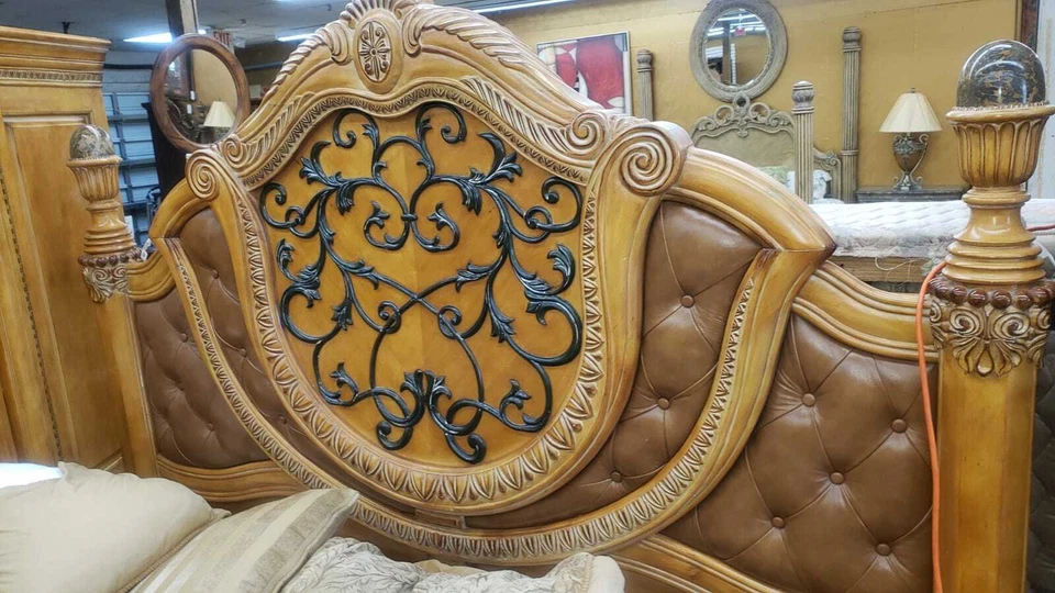 AICO by Michael Amini Trevi 5PC king size bedroom set - Image 3 of 4