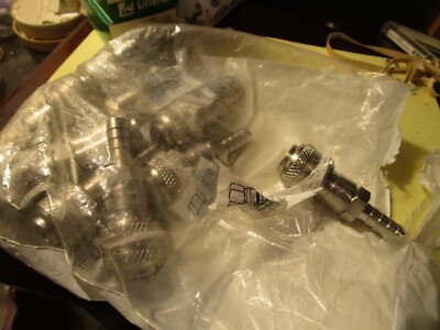 Dixon 2DS3-S Pneumatic Quick Disconnect Coupling D-Series 3/8'' x 1/4'' QTY 10