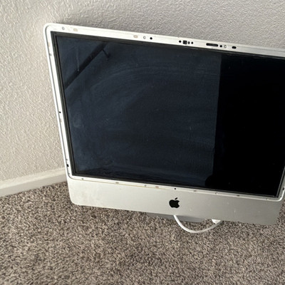 Apple iMac All-in-One Desktop BUNDLE Silver w/ Apple Keyboard & Power Cable.