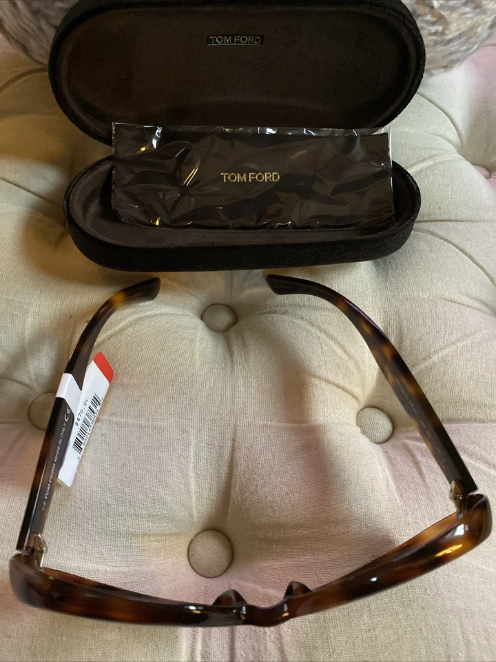 Очки солнцезащитные Tom Ford FT1011 Dark Havana с градиентом дымчатые - Изображение 2 из 4