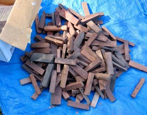 Woodcarvers-Turners: Lot of 150 Walnut Blanks, Suitable for Pens( ?) READ/PHOTOS