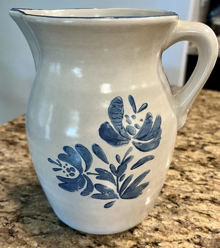 Pfaltzgraff Yorktowne Stoneware 64oz Water Pitcher 8” 416Y Very Good Condition