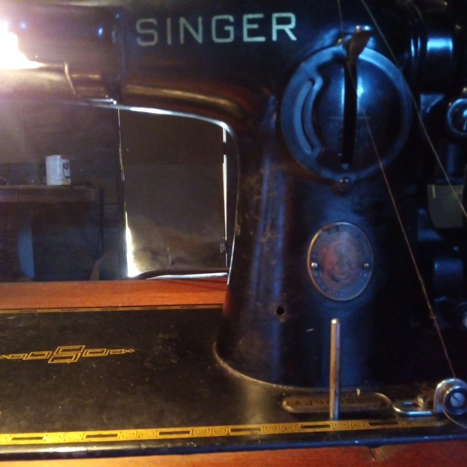 Singer Sewing Machine Cabinet (1960-1969) In Working Condition See Video & Pics - Image 3 of 4