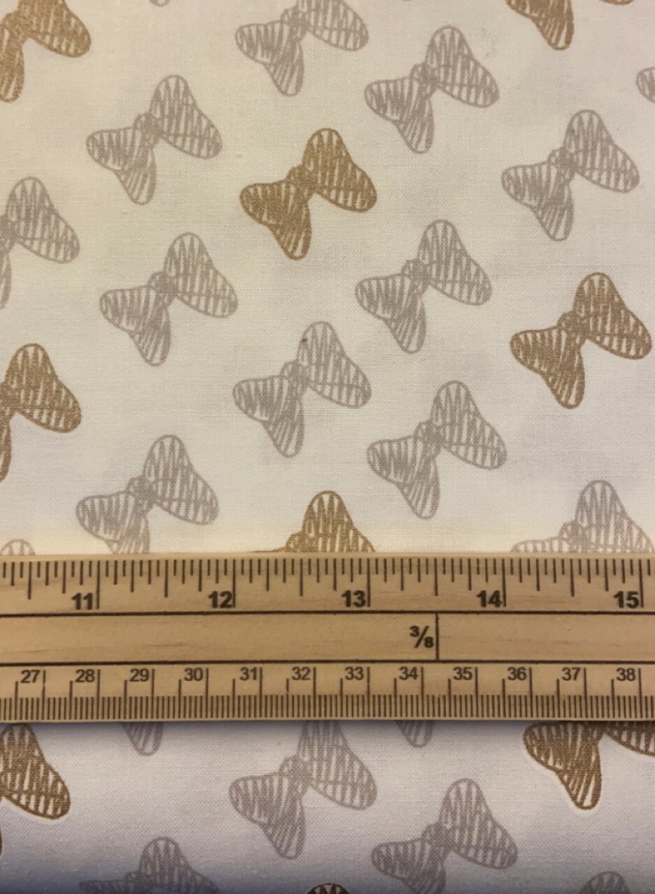 Fat Quarter Disney Minnie Mouse Metallic Bows White 100% Cotton Quilting Fabric