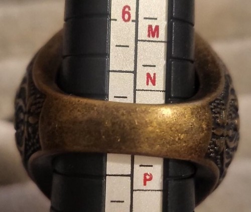Ring Size N Red Cocktail Howlite Style Costume Brass Tone Vintage Statement Ring - Picture 2 of 7