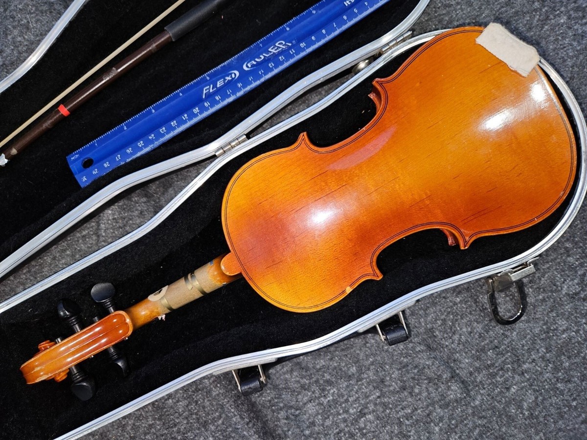 Suzuki No. 230 (1/10 Size) Violin, Japan 1990 w/ case & bow, Very Good Condition Suzuki No. 230 (1/10 Size) Violin, Japan 1990 w/ case & bow, Very Good Condition