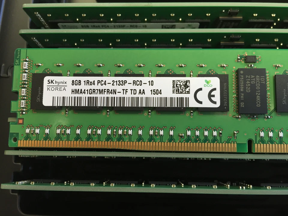 Módulo de memoria Hynix 8 GB PC4-17000 2133 MHz ECC REG CL15 HMA41GR7MFR4N-TF Foto 2 de 4