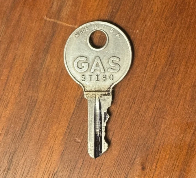 Jeep Willys CJ STANT 1946-1971 bloqueo cromo tapa de gas mercado de accesorios Foto 3 de 4