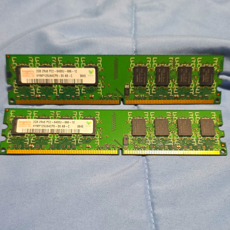 Hynix 4GB (2x2GB) DDR2-800 PC2-6400U 240-Pin DIMM Unbuffered RAM