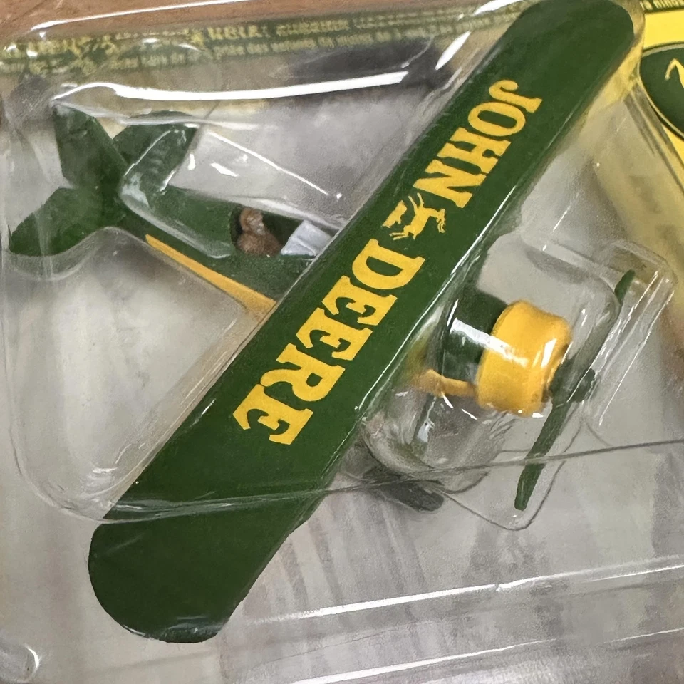 Avión fundido a presión biplano John Deere Stearman 2003 de colección por modelo Gearbox Toys Foto 3 de 4