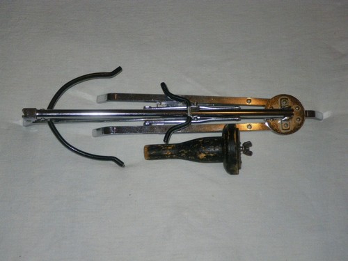 VINTAGE TROPHY SAXOPHONE STAND with CLARINET PEG - COLLAPSIBLE - ALTO or TENOR