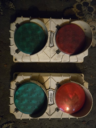 (2) Tri-Lite red & Green Stop/Go Loading Dock Light (2 Lights For $50)