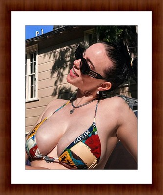 Billie Eilish 8.5 x 11 Candid Color Unframed Photograph Collectable Art Print