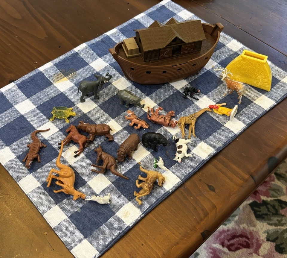 Juego Miniatura Arca de Noé con Caja De Colección Hecho en Hong Kong  Foto 2 de 4