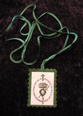 OLD VINTAGE CATHOLIC Scapular POCKET SHRINE RELIC Blessed Virgin Mary (z6/3)
