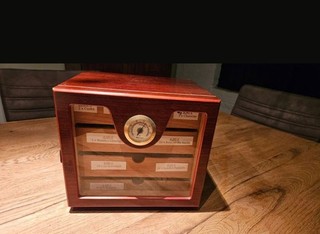 Hochwertiger Zigarren Humidor aus Gastronomie – mit Hygrometer – Massivholz