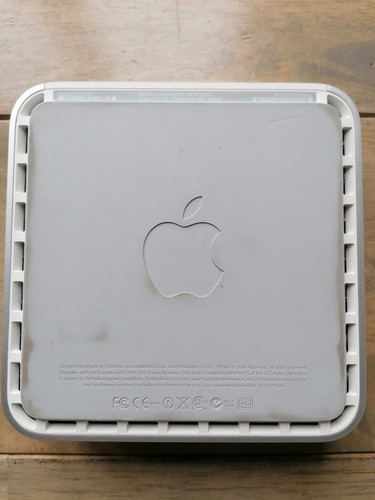 Apple bundle - 2 mac minis, iphone 4s, power lead, ipod remote, hdmi connectors - Picture 14 of 23