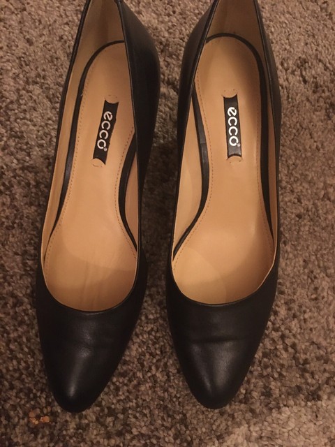 ecco pumps black