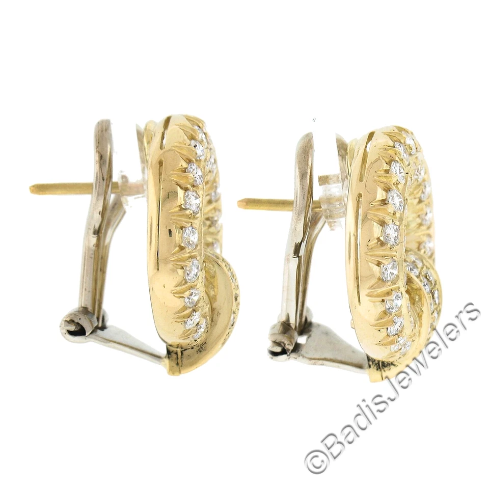 Elegantes aretes Omega redondos abiertos de diamantes en conjunto pavé de 1,60 quilates de oro amarillo de 18 quilates Foto 4 de 4