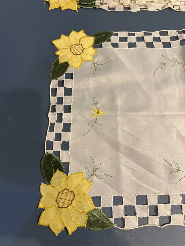 Beautiful Vintage Set of 4 Golden Yellow Flowe Linen Placemats Embroidered - Image 2 of 4