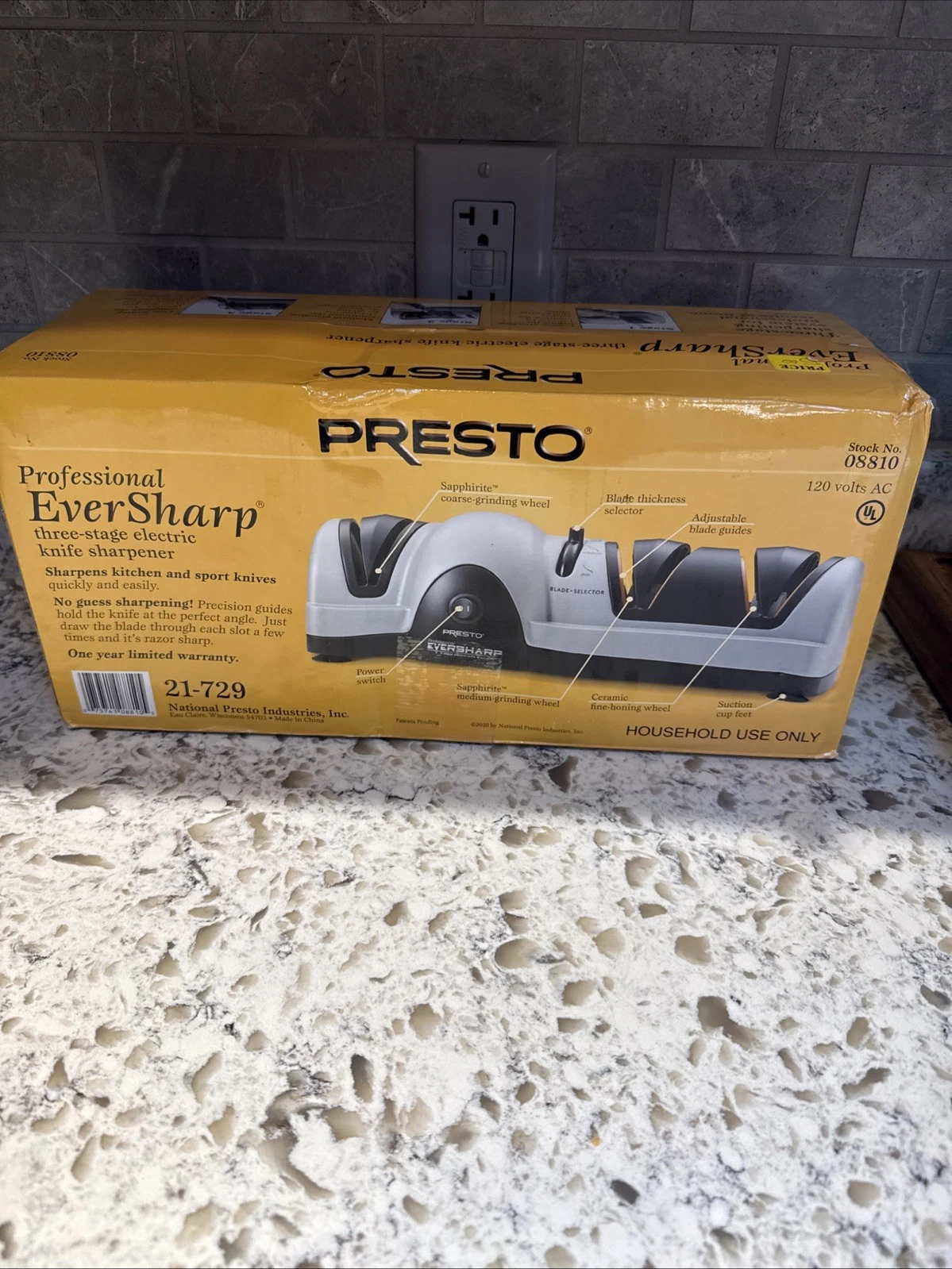 Presto 08810 Professional Eversharp Electric Knife Sharpener. Never Used