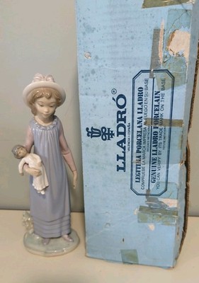 Lladro #5045 Vtg 1975 Belinda with Doll Porcelain Figurine + Box 11'' **NOTE HAND