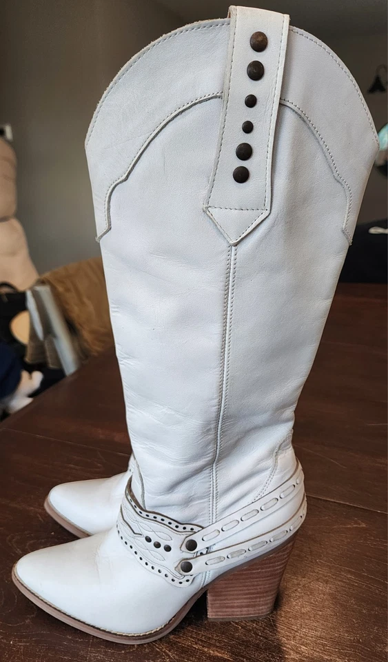 Botas vaqueras para mujer Dingo hasta la rodilla blancas con tachuelas talla 9,5 M Foto 3 de 4